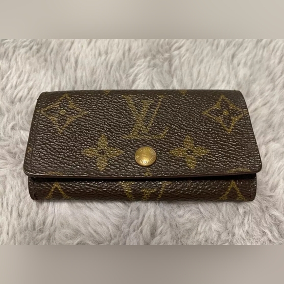 Louis Vuitton Accessories - Authentic Louis Vuitton vintage monogram leather 4 key holder wallet